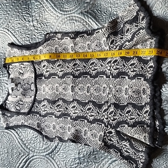 Cabi Peplum Sweater Tank Size XS - Picture 8 of 8